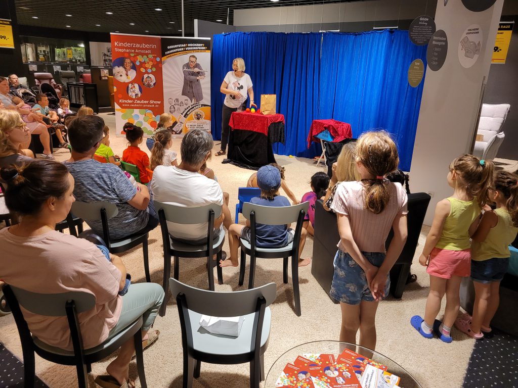 Kinderzaubershow im Möbelhaus