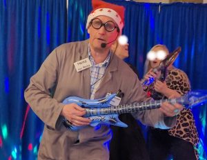 Weihnachtsfeier, Spaß und Gesang mit Hausmeister Meinz aus Mainz